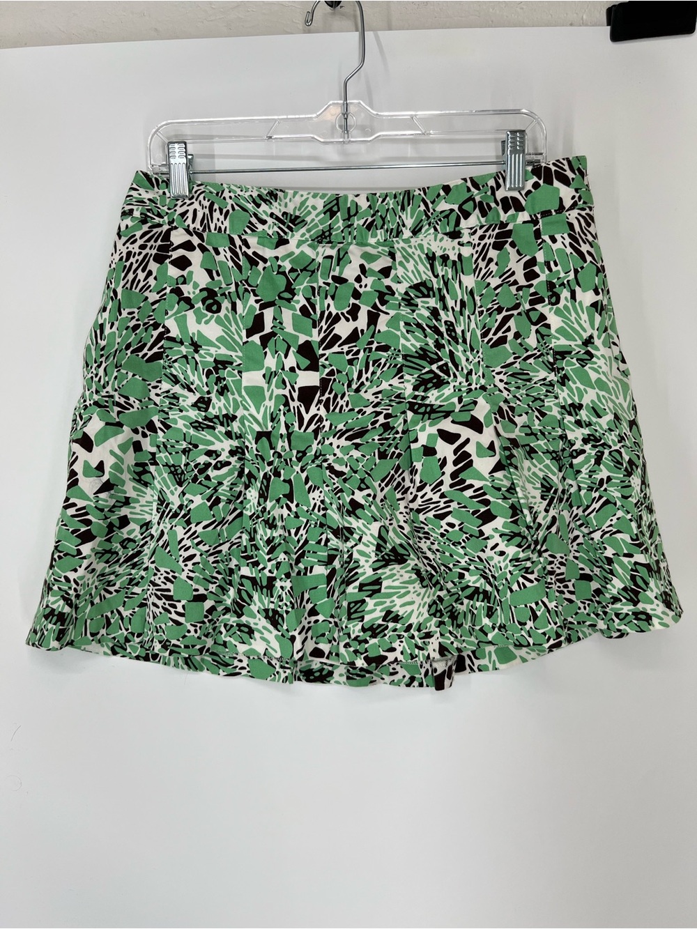 Lady Hagen Green and White Abstract Print Skort